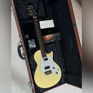 Taylor SB1-X Solidbody Classic with Top-Load Bridge 2007 - 2014 - Trans White